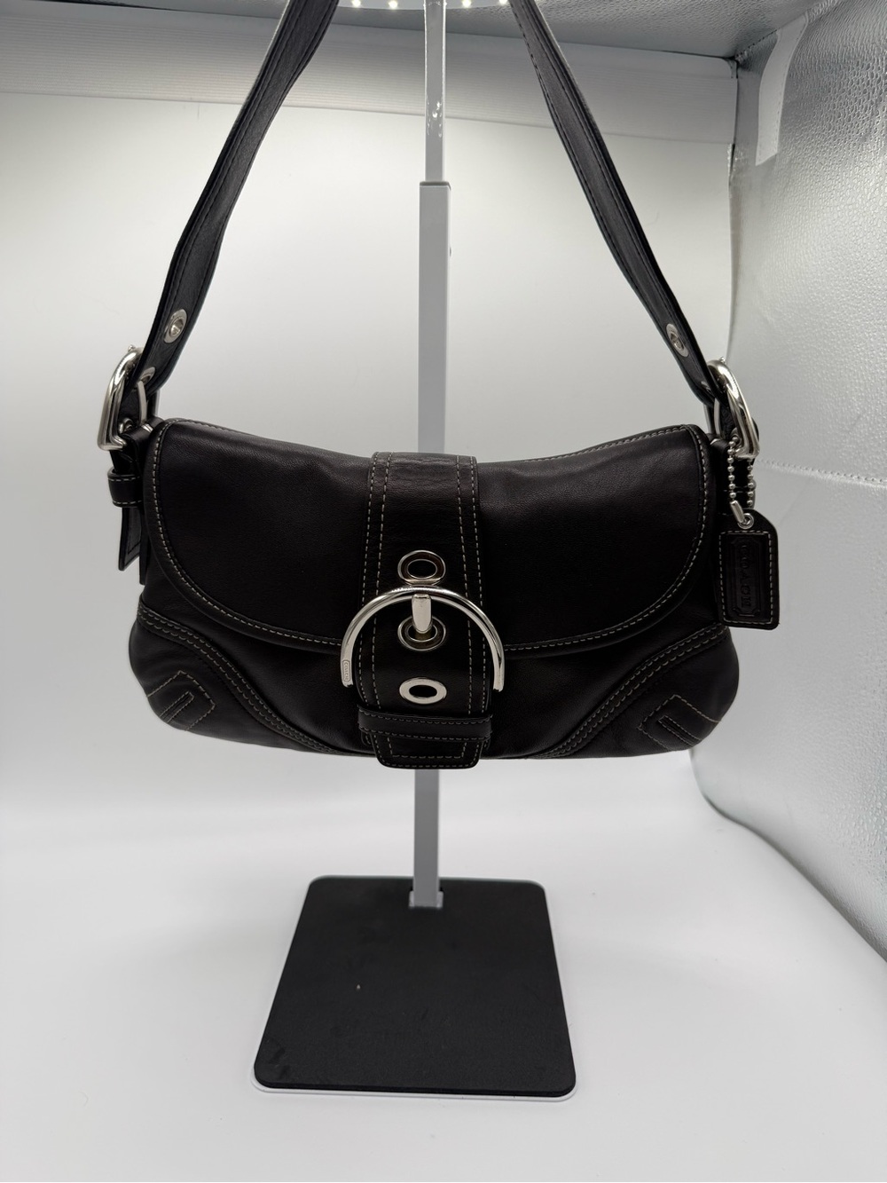 Coach F10188 Soho Black Leather Shoulder Bag Buckle Y2K vintage